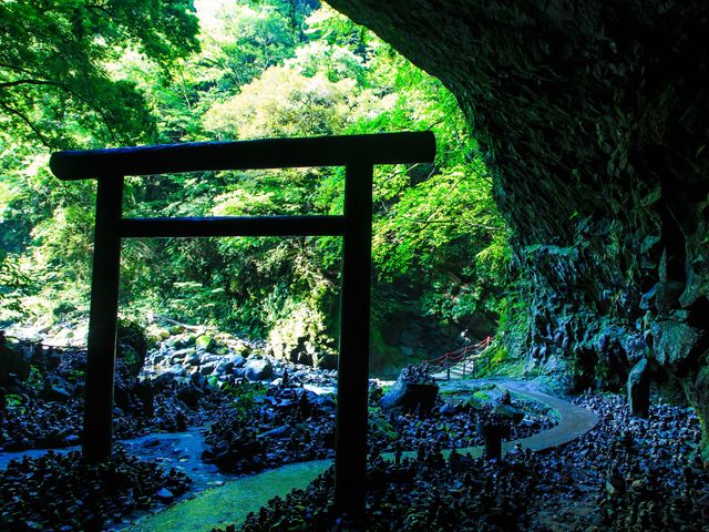 【From/To Kumamoto City】Private Taxi Tour to the Mythical Land of Takachiho
