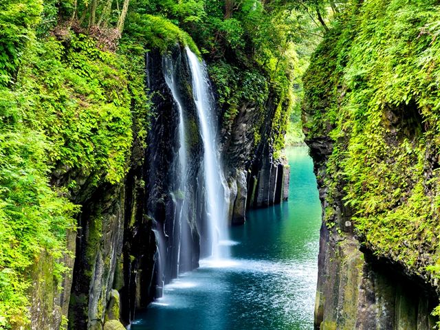 Miyazaki Day Tour from Fukuoka: Takachiho Gorge & Amanoiwato Shrine with or without Lunch