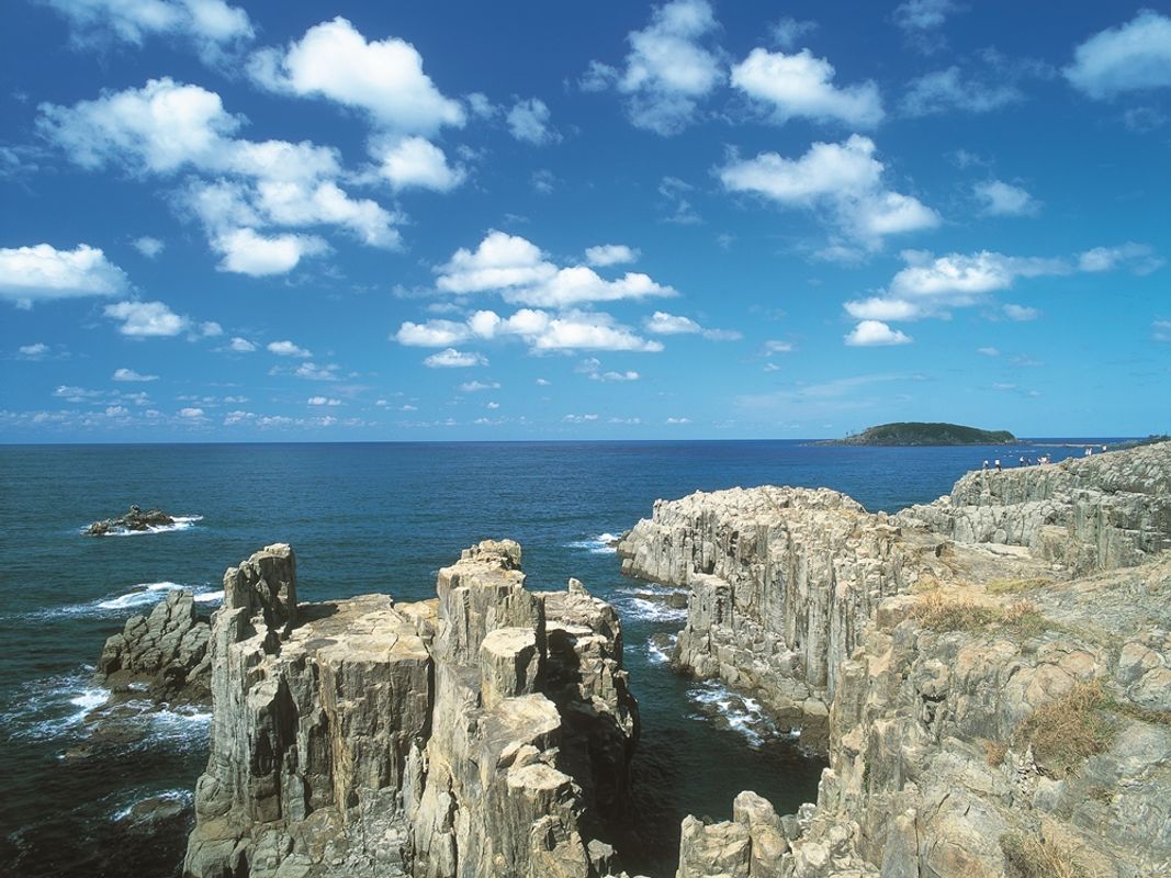 写真：福井発日帰りバスツアー！ふくい歴史・絶景めぐり旅 断崖絶壁の東尋坊＋吉崎御坊＜約6時間　日・祝日運行　芦原温泉駅又はあわら湯のまち駅発・芦原温泉駅又は福井駅着＞