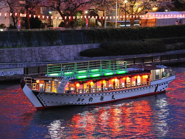 Traditional Yakatabune River Cruise with Lunch or Dinner in Tokyo