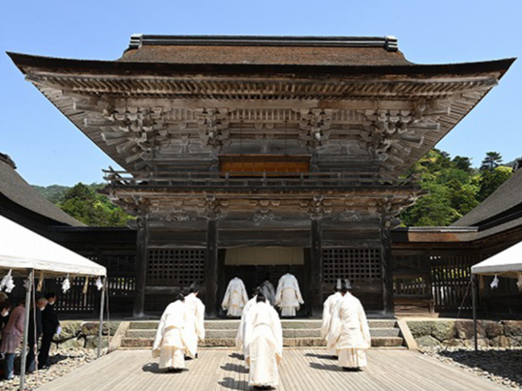 写真:出雲大社八足門内特別参拝ツアー 通常立ち入れない神域へご案内 拝殿昇殿祈祷&宝物殿の見学付き<2時間半>