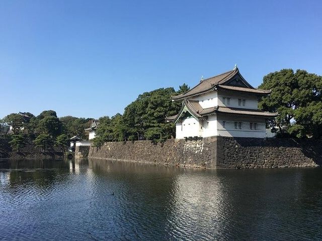 A historical walking tour of the Imperial Palace and Tokyo Station