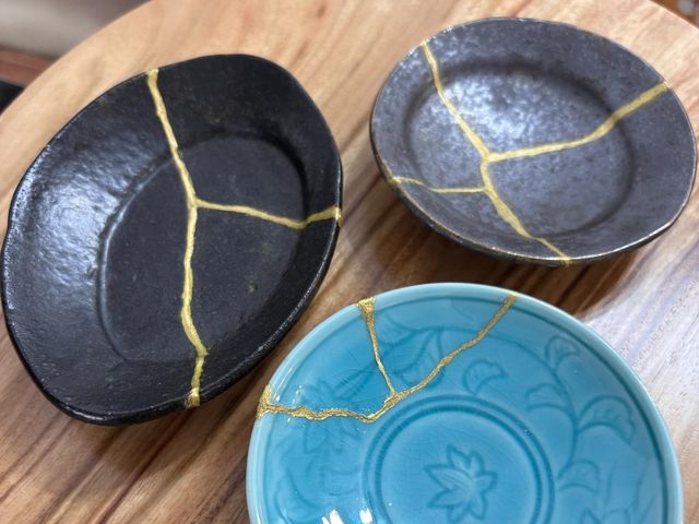 Okinawa Naha Kintsugi Workshop Repair Broken Pottery in a Relaxing Art Class