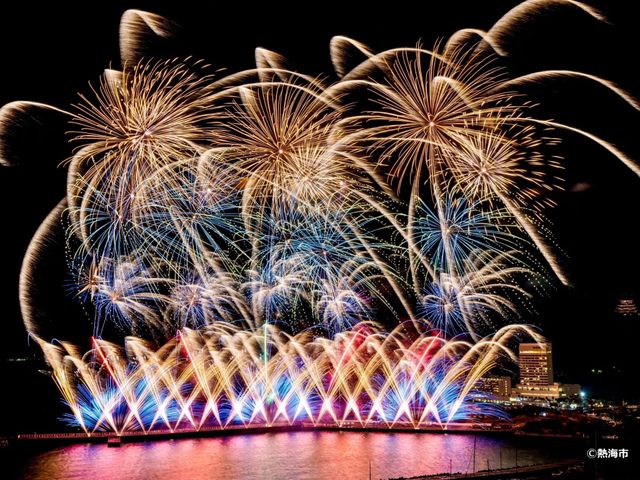 [English/Chinese Available] Atami Sea Fireworks & Capybara Cuddles Tour From Tokyo