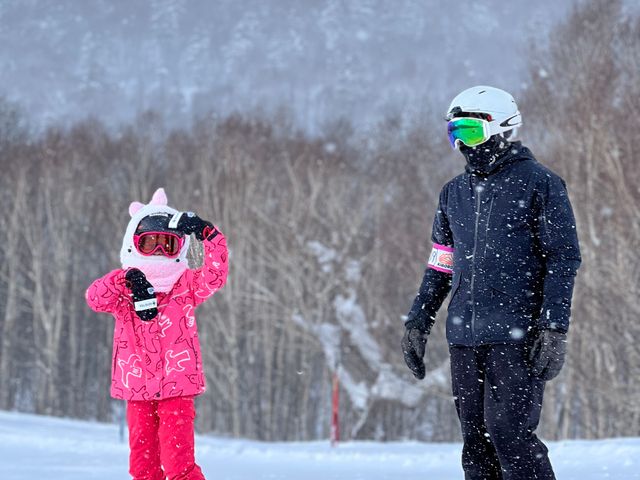 Hokkaido Rusutsu Private Ski Lesson: Official School - Int'l Instructors (EN/ZH/JP, w/ Free Photo)