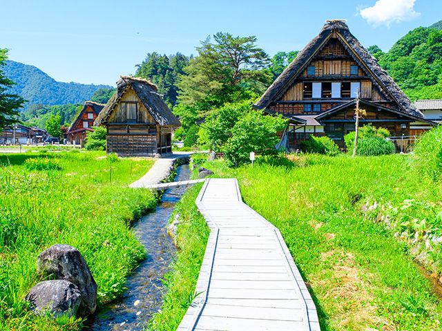 Bus tour visiting Gujo Hachiman, Hida Takayama, and Shirakawa-go