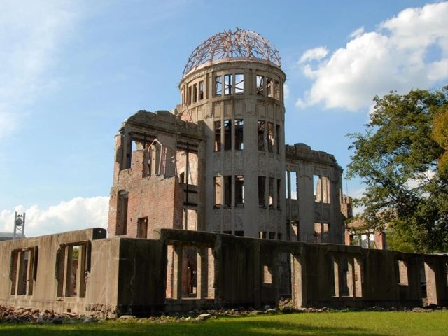 Hiroshima and Miyajima 1 Day Bus Tour